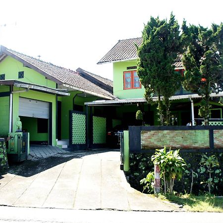 Bayu Murti Homestay ยอกยาการ์ตา ภายนอก รูปภาพ
